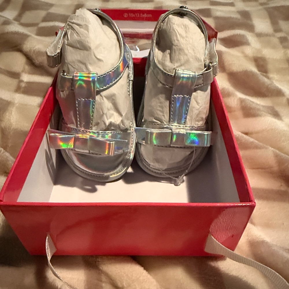Stuart Weitzman Baby Shoes with Iridescent Accents - Picture 4 of 7